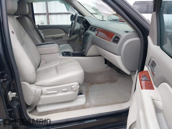 2014 GMC Yukon SLT with VIN 1GKS1CE07ER229525, listed as a IAAI auction lot 40260080 with 180,043 mi miles. Bid and sale history available at carsss.com. Image 5.
