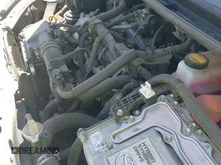 2014 Toyota Prius One z VIN JTDKDTB34E1069779, wystawiony jako IAAI lot #42808179 z przebiegiem 117 421 mil mil oraz . Historia ofert i sprzedaży dostępna na DreamBid. Obrazek 19.