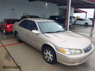 2000 Toyota Camry CE with VIN JT2BG22K8Y0509997, listed as a IAAI auction lot 41902781 with 221,991 mi miles. Bid and sale history available at carsss.com. Image 1.