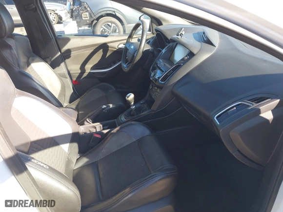 2015 Ford Focus ST with VIN 1FADP3L92FL380352, listed as a IAAI auction lot 41365139 with 136,226 mi miles. Bid and sale history available at carsss.com. Image 5.
