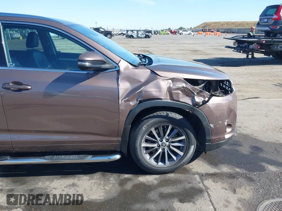 2017 Toyota Highlander XLE with VIN 5TDJZRFH4HS419151, listed as a IAAI auction lot 42181305 with 71,564 mi miles and . Bid and sale history available at DreamBid. Image 18.