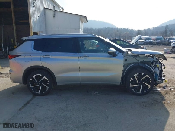 2022 Mitsubishi Outlander SEL with VIN JA4J3VA8XNZ082328, listed as a IAAI auction lot 41804679 with 61,818 mi miles. Bid and sale history available at carsss.com. Image 14.