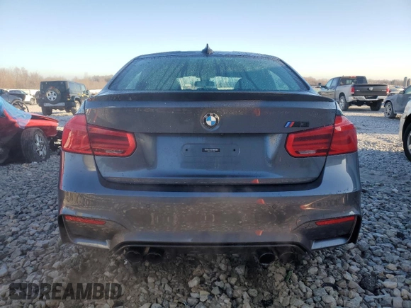 2018 BMW M3 z VIN WBS8M9C56J5L00657, wystawiony jako Copart lot #50496435 z przebiegiem 49 925 mil mil oraz Tytuł czysty. Historia ofert i sprzedaży dostępna na DreamBid. Obrazek 6.