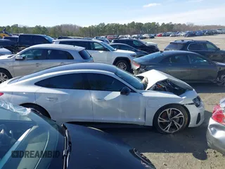 2022 Audi e-tron GT Prestige z VIN WAUEJBFWXN7009696, wystawiony jako IAAI lot #41536783 z przebiegiem Nie podano mil oraz . Historia ofert i sprzedaży dostępna na DreamBid. Obrazek 13.