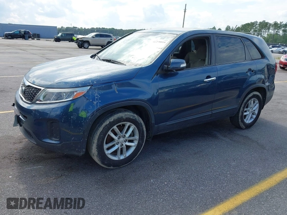 2014 Kia Sorento LX z VIN 5XYKT3A63EG509554, wystawiony jako IAAI lot #42278016 z przebiegiem 166 639 mil mil oraz . Historia ofert i sprzedaży dostępna na DreamBid. Obrazek 2.
