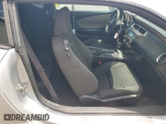 2012 Chevrolet Camaro 2LS z VIN 2G1FA1E35C9142332, wystawiony jako Copart lot #55449195 z przebiegiem 142 323 mil mil oraz Szkoda całkowita • Salvage title. Historia ofert i sprzedaży dostępna na DreamBid. Obrazek 10.