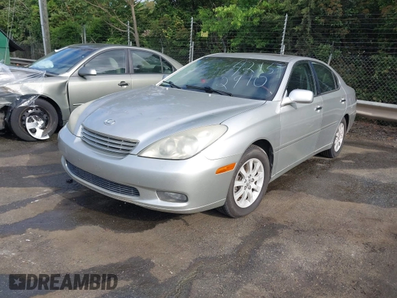 2004 Lexus ES 330 with VIN JTHBA30G040006308, listed as a IAAI auction lot 42152910 with 225,560 mi miles. Bid and sale history available at carsss.com. Image 2.