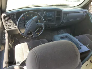2004 GMC Sierra 2500 SLE z VIN 1GTGK23U64F211239, wystawiony jako Copart lot #54905465 z przebiegiem 193 492 mil mil oraz Szkody całkowita. Historia ofert i sprzedaży dostępna na DreamBid. Obrazek 8.