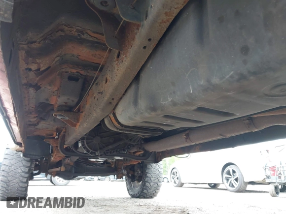 2002 Ford F-250 XL с VIN 1FTNW21F32EA49394, выставлен на аукционе IAAI как лот 42297292 с пробегом 253 885 миль миль и . История ставок и продаж доступна на DreamBid. Изображение 14.