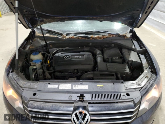 2014 Volkswagen Passat Wolfsburg Edition z VIN 1VWAT7A31EC099721, wystawiony jako Copart lot #52241945 z przebiegiem 151 115 mil mil oraz Czysty tytuł • Clean title. Historia ofert i sprzedaży dostępna na DreamBid. Obrazek 11.