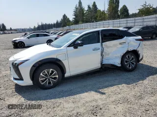 2023 Lexus RZ 450e Premium z VIN JTJAAAAB7PA020545, wystawiony jako Copart lot #66806794 z przebiegiem 7177 mil mil oraz Szkody całkowita. Historia ofert i sprzedaży dostępna na DreamBid. Obrazek 1.