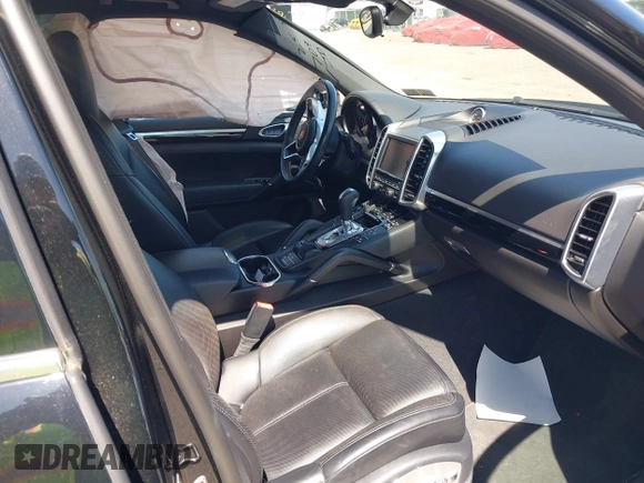2016 Porsche Cayenne z VIN WP1AA2A26GLA09709, wystawiony jako IAAI lot #42146093 z przebiegiem 49 279 mil mil oraz . Historia ofert i sprzedaży dostępna na DreamBid. Obrazek 5.