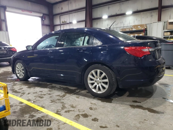 2014 Chrysler 200 Touring z VIN 1C3CCBBB3EN171841, wystawiony jako Copart lot #51232055 z przebiegiem 237 122 mil mil oraz Szkody całkowita. Historia ofert i sprzedaży dostępna na DreamBid. Obrazek 2.
