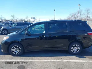 2018 Toyota Sienna XLE Auto Access Seat with VIN 5TDYZ3DC0JS913659, listed as a IAAI auction lot 41753475 with 172,858 mi miles. Bid and sale history available at carsss.com. Image 14.