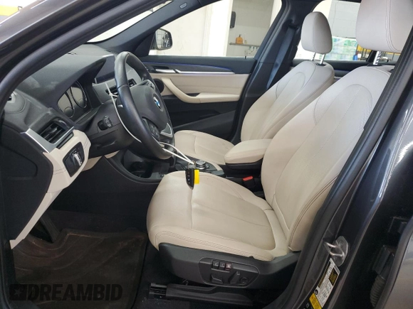 2021 BMW X1 xDrive28i with VIN WBXJG9C00M5S35249, listed as a Copart auction lot 61895775 with 34,641 mi miles and Salvage title. Bid and sale history available at DreamBid. Image 7.