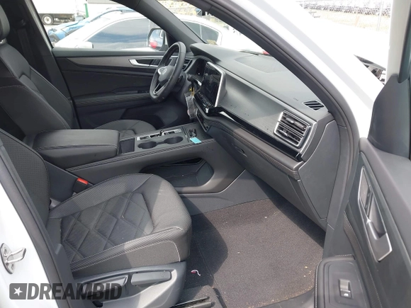2024 Volkswagen Atlas SE with VIN 1V2LE2CA5RC243036, listed as a IAAI auction lot 41860475 with 7,766 mi miles and . Bid and sale history available at DreamBid. Image 5.