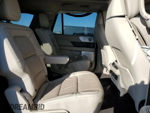 2020 Lincoln Navigator Reserve z VIN 5LMJJ3LT2LEL10059, wystawiony jako Copart lot #46215085 z przebiegiem 78 240 mil mil oraz Szkoda całkowita • Salvage title. Historia ofert i sprzedaży dostępna na DreamBid. Obrazek 11.