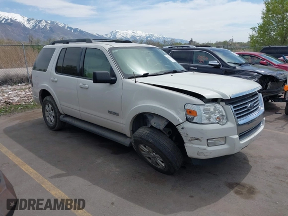 2008 Ford Explorer XLT with VIN 1FMEU73E28UA45435, listed as a IAAI auction lot 42014934 with 207,072 mi miles. Bid and sale history available at carsss.com. Image 1.