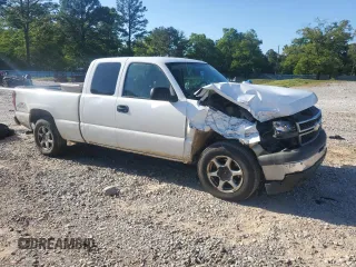 2006 Chevrolet Silverado 1500 LT2 with VIN 1GCEK19B96Z250917, listed as a Copart auction lot 52997975 with 247,189 mi miles and Salvage Title. Bid and sale history available at DreamBid. Image 4.