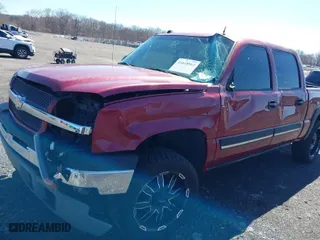 2004 Chevrolet Silverado 1500 Crew Cab Z71 with VIN 2GCEK13T141321132, listed as a IAAI auction lot 41618562 with 180,373 mi miles. Bid and sale history available at carsss.com. Image 6.
