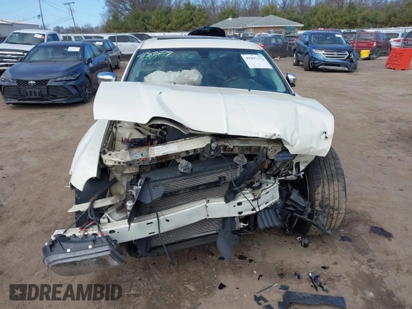 2008 Chrysler 300 C Hemi with VIN 2C3KA63HX8H260492, listed as a IAAI auction lot 41897779 with 0 mi miles. Bid and sale history available at carsss.com. Image 13.