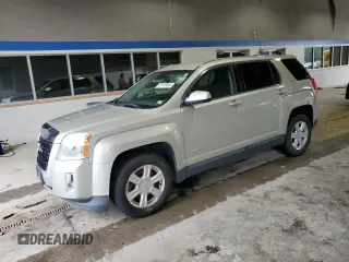 2015 GMC Terrain SLE z VIN 2GKALMEK8F6166008, wystawiony jako Copart lot #59155895 z przebiegiem 142 046 mil mil oraz Czysty tytuł • Clean title. Historia ofert i sprzedaży dostępna na DreamBid. Obrazek 1.