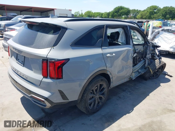 2022 Kia Sorento SX z VIN 5XYRK4LFXNG120480, wystawiony jako IAAI lot #41992301 z przebiegiem 33 551 mil mil oraz . Historia ofert i sprzedaży dostępna na DreamBid. Obrazek 4.