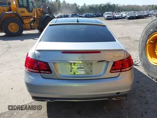 2014 Mercedes-Benz E-Class E 350 with VIN WDDKJ8JB2EF237510, listed as a IAAI auction lot 42122701 with 137,649 mi miles. Bid and sale history available at carsss.com. Image 17.