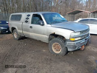 2000 Chevrolet Silverado 2500 LT z VIN 1GCGK29UXYE302226, wystawiony jako IAAI lot #41437255 z przebiegiem Nie podano mil oraz . Historia ofert i sprzedaży dostępna na DreamBid. Obrazek 1.