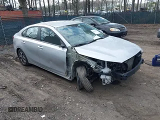 2021 Kia Forte LXS z VIN 3KPF24AD6ME370640, wystawiony jako IAAI lot #41900460 z przebiegiem 42 924 mil mil oraz . Historia ofert i sprzedaży dostępna na DreamBid. Obrazek 1.