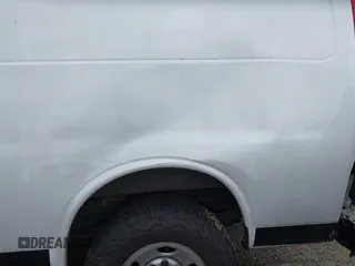 2020 Chevrolet Express Cargo z VIN 1GCWGAFGXL1276698, wystawiony jako IAAI lot #42406833 z przebiegiem 63 143 mil mil oraz . Historia ofert i sprzedaży dostępna na DreamBid. Obrazek 19.