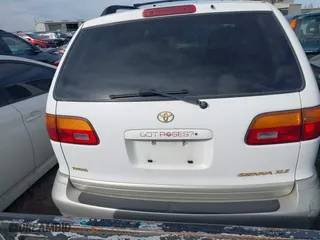 1998 Toyota Sienna LE with VIN 4T3ZF13C3WU074731, listed as a IAAI auction lot 41561965 with 174,130 mi miles. Bid and sale history available at carsss.com. Image 16.