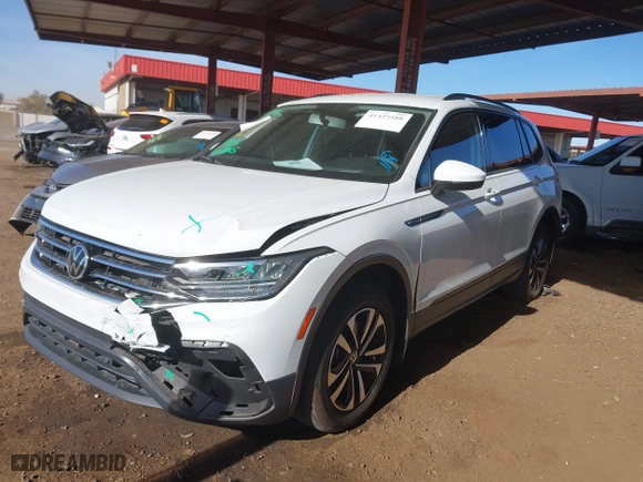 2022 Volkswagen Tiguan S with VIN 3VV1B7AX2NM001840, listed as a IAAI auction lot 41425588 with 28,720 mi miles. Bid and sale history available at carsss.com. Image 2.