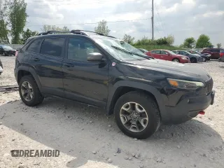 2019 Jeep Cherokee Trailhawk z VIN 1C4PJMBX2KD328612, wystawiony jako Copart lot #56859655 z przebiegiem 137 765 mil mil oraz Czysty tytuł • Clean title. Historia ofert i sprzedaży dostępna na DreamBid. Obrazek 4.