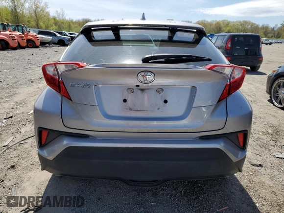2018 Toyota C-HR XLE z VIN NMTKHMBX8JR001011, wystawiony jako Copart lot #55469265 z przebiegiem 106 938 mil mil oraz Szkoda całkowita • Salvage title. Historia ofert i sprzedaży dostępna na DreamBid. Obrazek 6.