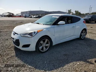 2014 Hyundai Veloster w/Black Int z VIN KMHTC6AD3DU173434, wystawiony jako Copart lot #60498275 z przebiegiem 147 035 mil mil oraz Czysty tytuł • Clean title. Historia ofert i sprzedaży dostępna na DreamBid. Obrazek 1.