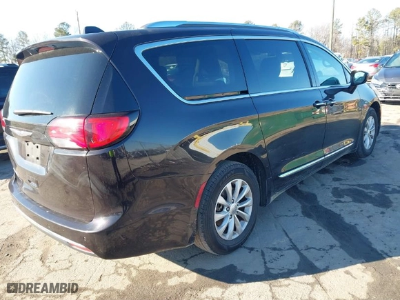 2018 Chrysler Pacifica Touring L with VIN 2C4RC1BG3JR124169, listed as a IAAI auction lot 41645651 with 81,922 mi miles. Bid and sale history available at carsss.com. Image 4.