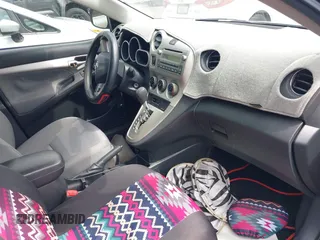 2011 Toyota Matrix z VIN 2T1KU4EEXBC677963, wystawiony jako IAAI lot #42128350 z przebiegiem 38 590 mil mil oraz . Historia ofert i sprzedaży dostępna na DreamBid. Obrazek 5.