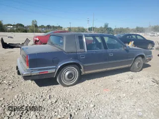 1990 Chrysler New Yorker z VIN 1C3XY66R4LD784183, wystawiony jako Copart lot #75364784 z przebiegiem 114 456 mil mil oraz Tytuł czysty. Historia ofert i sprzedaży dostępna na DreamBid. Obrazek 3.