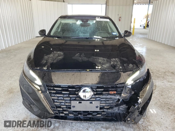 2025 Nissan Altima SR with VIN 1N4BL4CV6SN309174, listed as a Copart auction lot 52805085 with 7,622 mi miles and Clean Title. Bid and sale history available at DreamBid. Image 5.