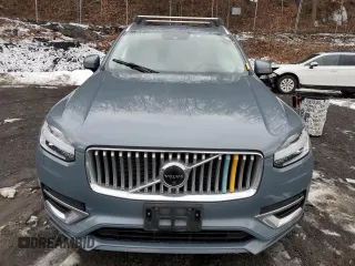 2022 Volvo XC90 Inscription with VIN YV4A22PL8N1871611, listed as a Copart auction lot 43710095 with 68,693 mi miles and Salvage title. Bid and sale history available at DreamBid. Image 5.