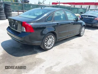 2008 Volvo S40 2.4L с VIN YV1MS390X82365795, выставлен на аукционе IAAI как лот 42399375 с пробегом 175 653 миль миль и . История ставок и продаж доступна на DreamBid. Изображение 4.