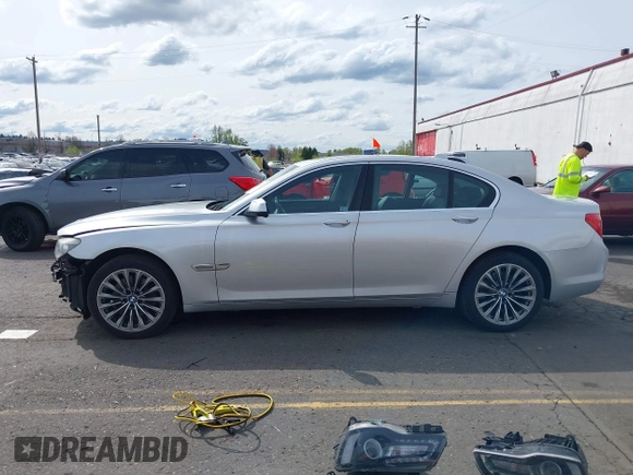 2011 BMW 7 Series 740i z VIN WBAKA4C53BC612440, wystawiony jako IAAI lot #42003297 z przebiegiem 130 655 mil mil oraz . Historia ofert i sprzedaży dostępna na DreamBid. Obrazek 15.