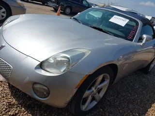 2006 Pontiac Solstice z VIN 1G2MB33B36Y000714, wystawiony jako IAAI lot #42125345 z przebiegiem 101 845 mil mil oraz . Historia ofert i sprzedaży dostępna na DreamBid. Obrazek 2.