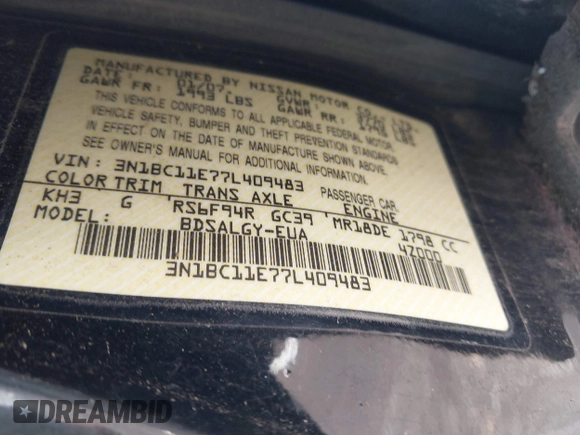 2007 Nissan Versa SL z VIN 3N1BC11E77L409483, wystawiony jako IAAI lot #42525328 z przebiegiem 102 488 mil mil oraz . Historia ofert i sprzedaży dostępna na DreamBid. Obrazek 9.