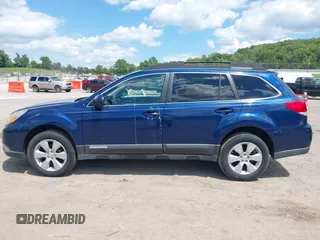 2010 Subaru Outback Premium All-Weather Anniversary z VIN 4S4BRCCC8A3313587, wystawiony jako IAAI lot #42202284 z przebiegiem 131 123 mil mil oraz . Historia ofert i sprzedaży dostępna na DreamBid. Obrazek 14.