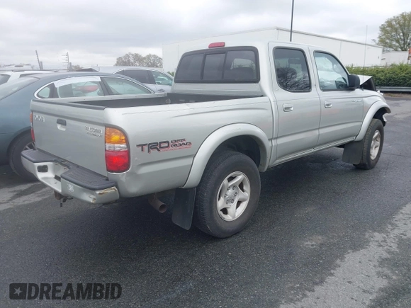 2001 Toyota Tacoma PreRunner with VIN 5TEGN92N71Z812474, listed as a IAAI auction lot 41870464 with 220,650 mi miles. Bid and sale history available at carsss.com. Image 4.