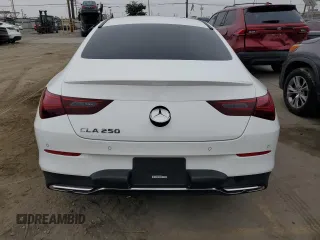 2024 Mercedes-Benz CLA 250 z VIN W1K5J4GB7RN468802, wystawiony jako Copart lot #59939375 z przebiegiem 7 665 mil mil oraz Szkoda całkowita • Salvage title. Historia ofert i sprzedaży dostępna na DreamBid. Obrazek 6.
