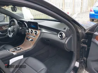 2019 Mercedes-Benz C 300 z VIN WDDWF8EB4KR512866, wystawiony jako IAAI lot #42163271 z przebiegiem 45 025 mil mil oraz . Historia ofert i sprzedaży dostępna na DreamBid. Obrazek 5.