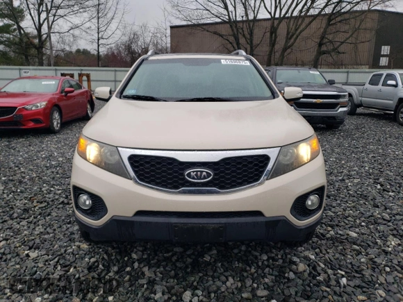 2011 Kia Sorento EX with VIN 5XYKUDA25BG040110, listed as a Copart auction lot 52195765 with 94,634 mi miles and Clean Title. Bid and sale history available at carsss.com. Image 5.